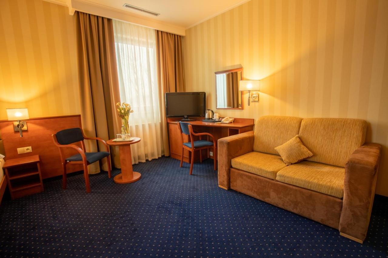 Business Hotel Vega Wrocław Eksteriør billede