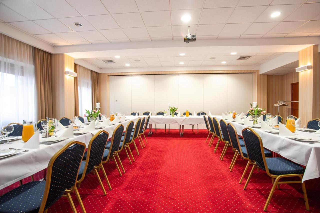 Business Hotel Vega Wrocław Eksteriør billede