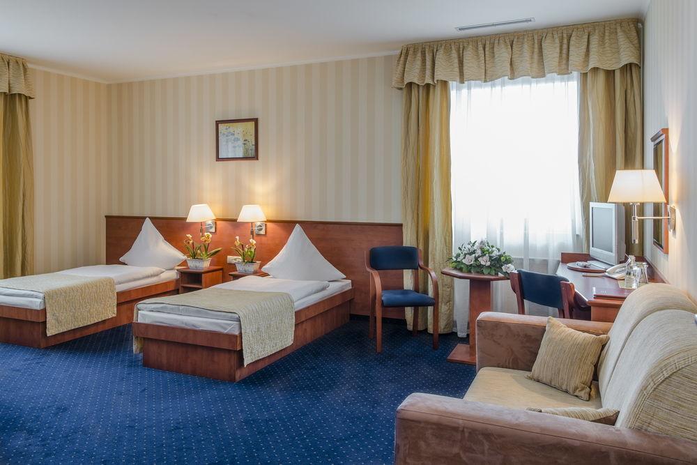 Business Hotel Vega Wrocław Eksteriør billede