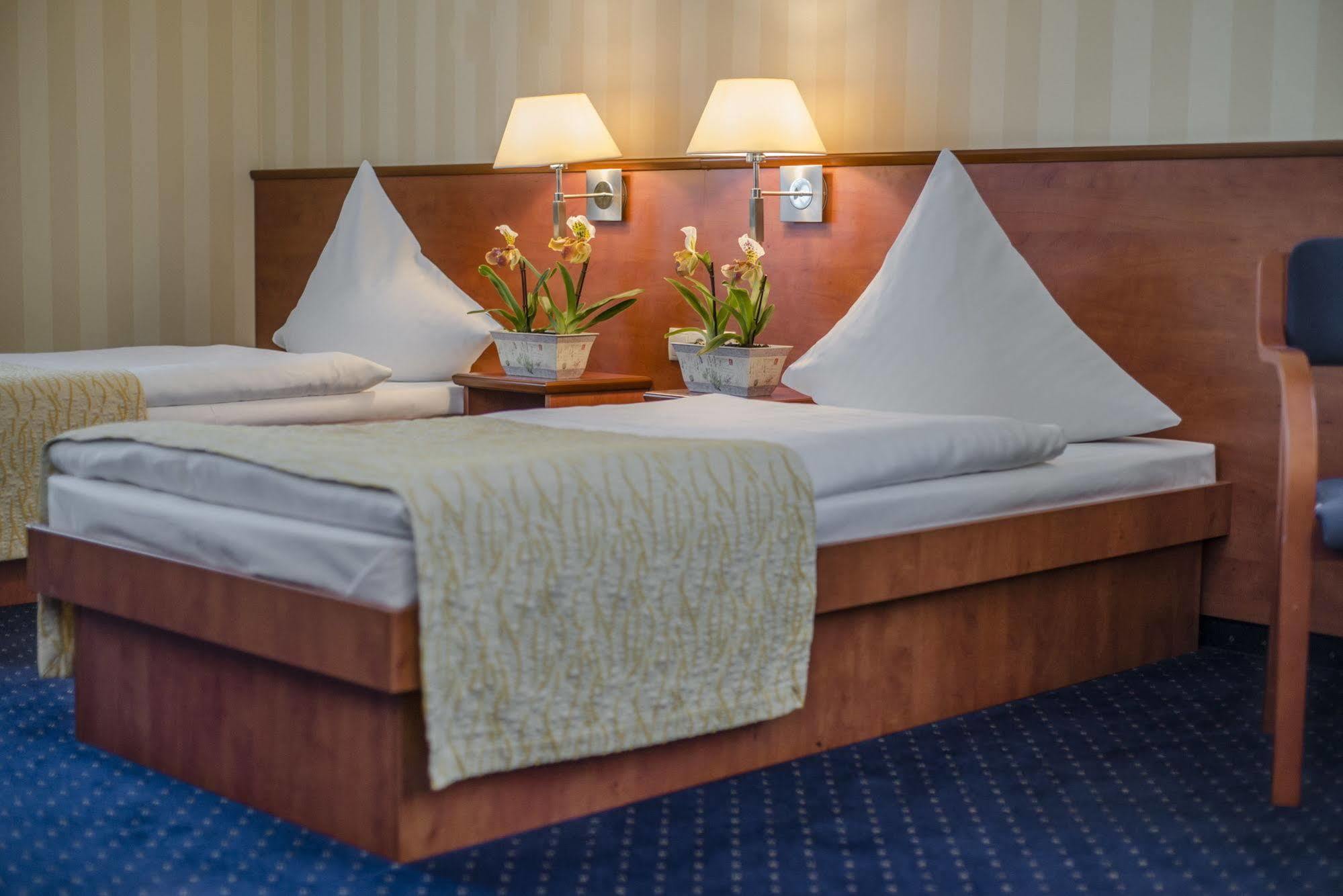 Business Hotel Vega Wrocław Eksteriør billede